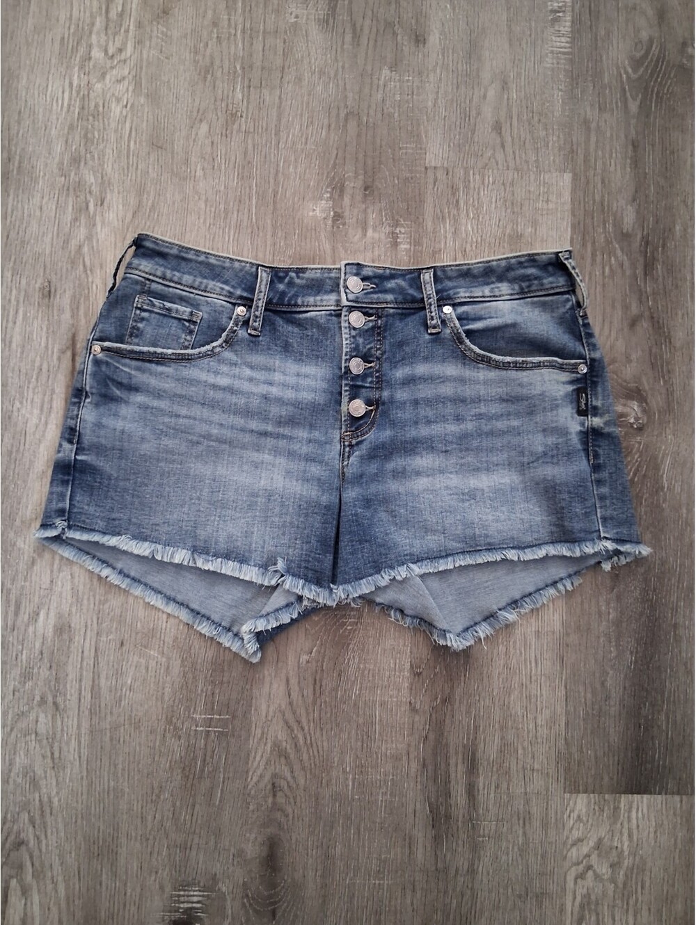 Silver Jeans Woman's Size 18, 34x3 Mid-Rise Blue Denim Boyfriend Shorts